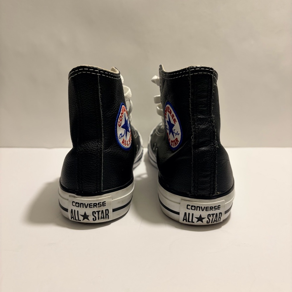 Converse Chuck Taylor All Star Leather High Top Sneaker in Black . - Picture 4 of 8